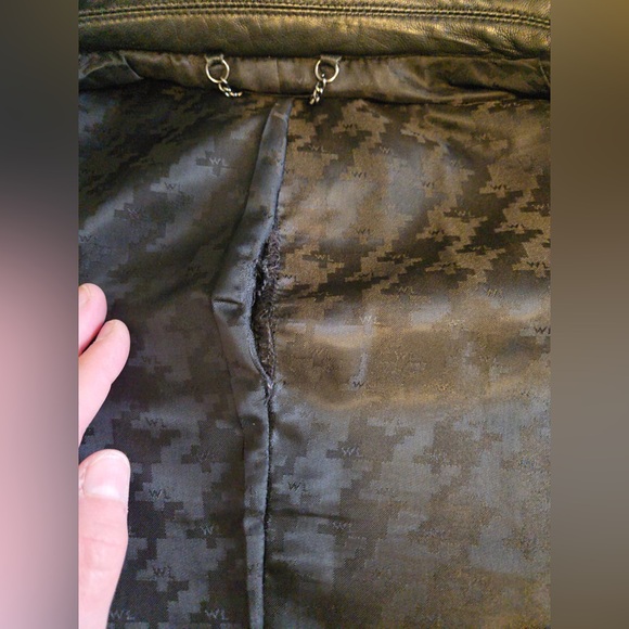 Leather jacket - Picture 4 of 8